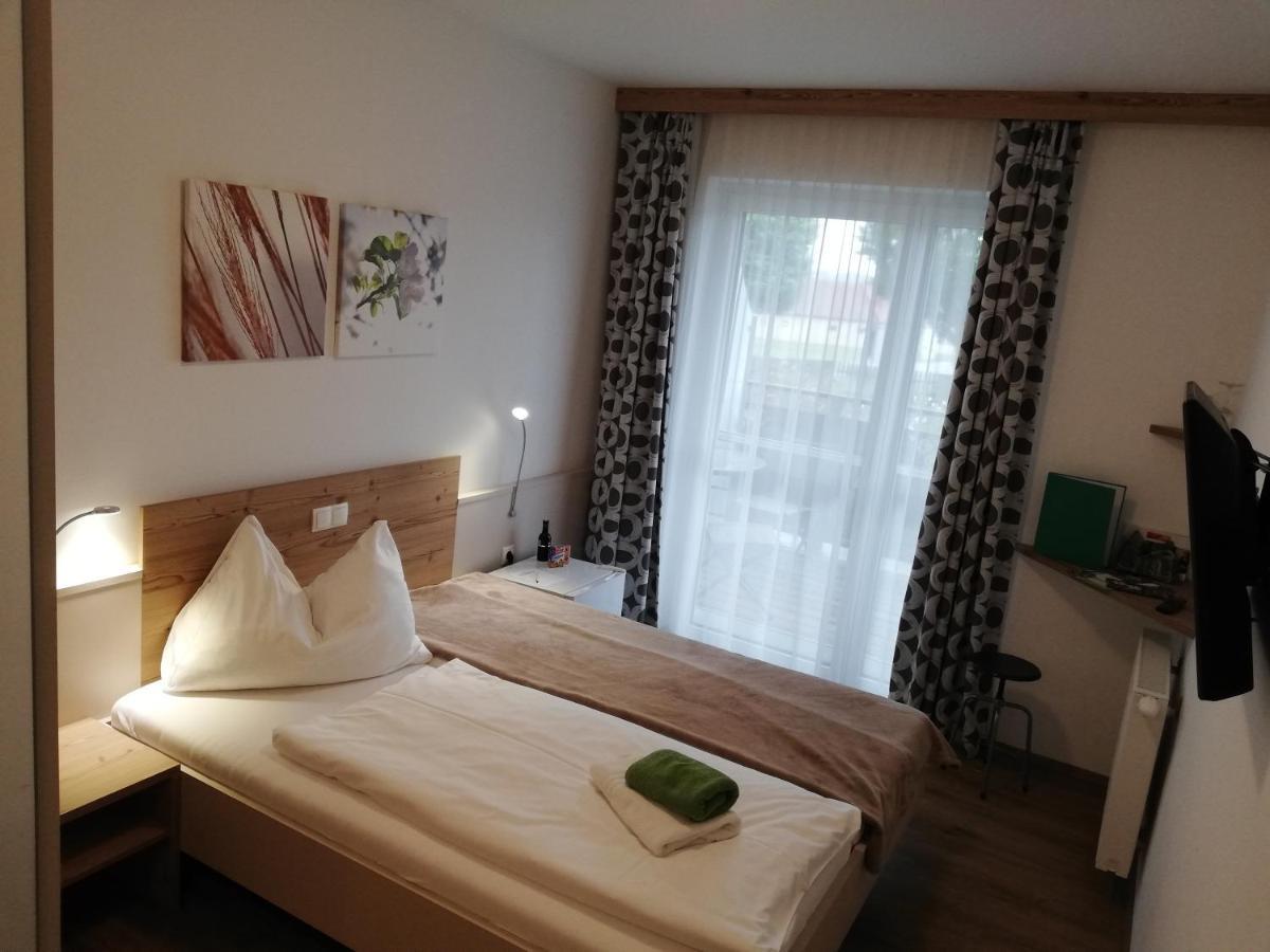 Hotel & Fruehstueckspension Raabtal Фельдбах Екстер'єр фото